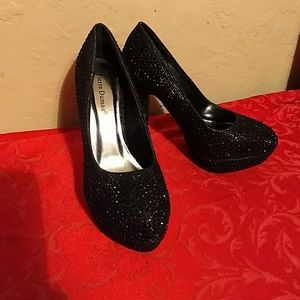 Black pumps